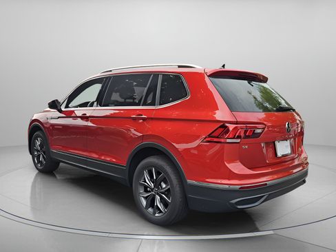 Used 2024 Volkswagen Tiguan SE FWD image 3