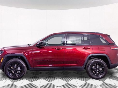 New 2025 Jeep Grand Cherokee Altitude image 12