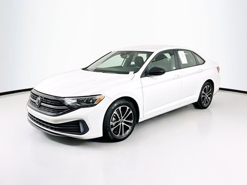 Used 2024 Volkswagen Jetta Sport FWD image 3