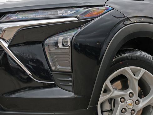 Used 2024 Chevrolet Trax LS w/ LS Convenience Package image 11