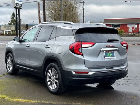 Used 2024 GMC Terrain SLT AWD/4WD image 2