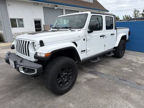 Used 2023 Jeep Gladiator Sport AWD/4WD image 2
