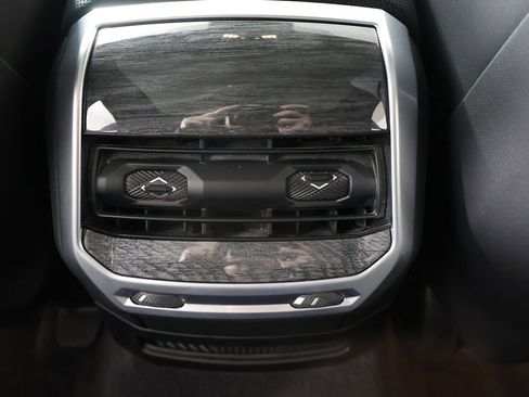 Used 2025 BMW 740i xDrive image 60