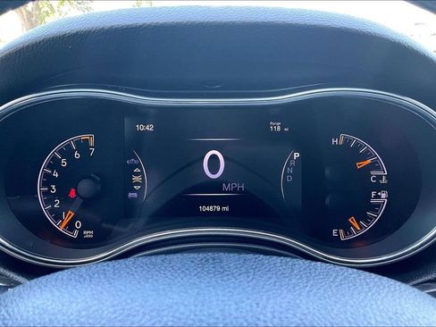 Used 2018 Jeep Grand Cherokee Altitude RWD image 12