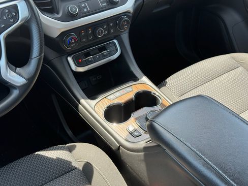 Used 2023 GMC Acadia SLE w/ Driver Convenience Package FWD image 30
