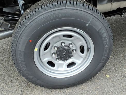 New 2026 Ford F250 XL w/ XL Chrome Package image 7