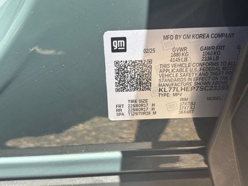 Used 2025 Chevrolet Trax LT FWD image 25