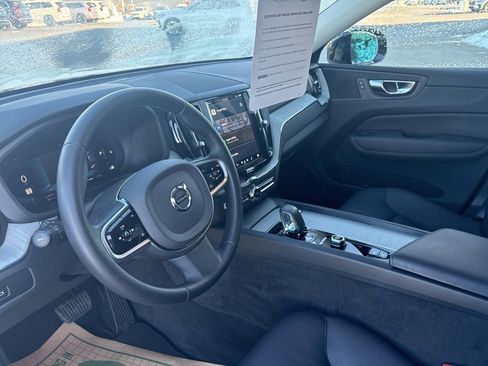 Used 2025 Volvo XC60 B5 Plus image 19