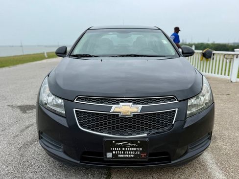 Used 2011 Chevrolet Cruze LTZ FWD image 2