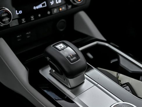 New 2025 Mitsubishi Outlander SE image 23