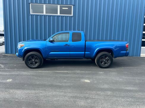 Used 2017 Toyota Tacoma TRD Sport w/ Tow Package (A/T) image 15