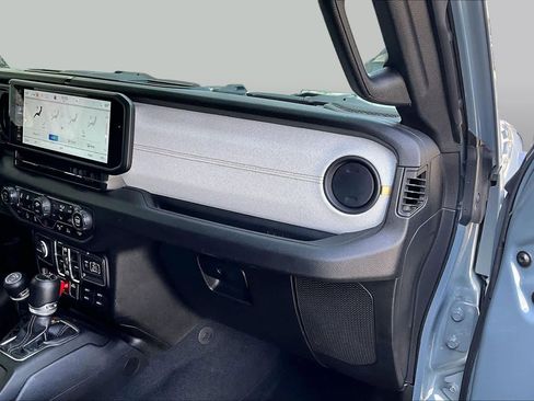 Used 2024 Jeep Gladiator Sport AWD/4WD image 18