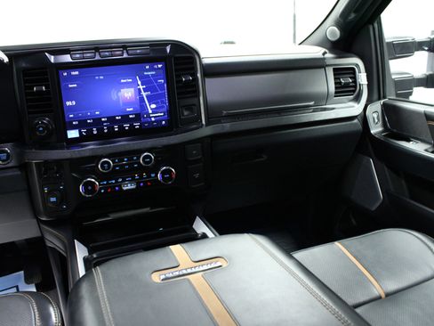 Used 2024 Ford F450 Platinum image 19