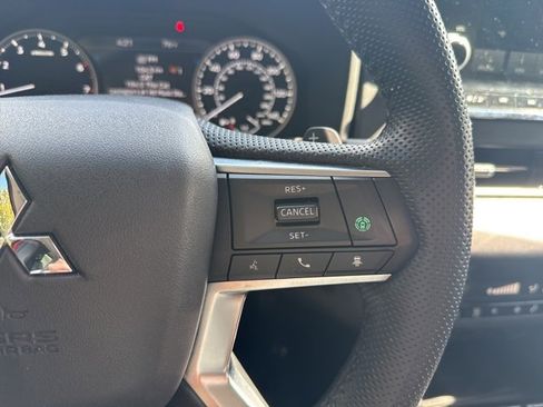 Used 2022 Mitsubishi Outlander SE image 16