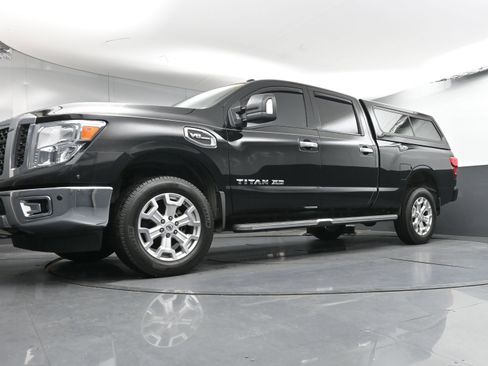 Used 2017 Nissan Titan SV image 23