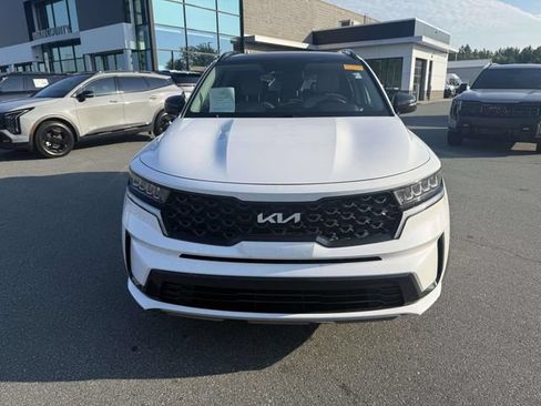 Certified 2023 Kia Sorento S w/ Panoramic Sunroof Package FWD image 2