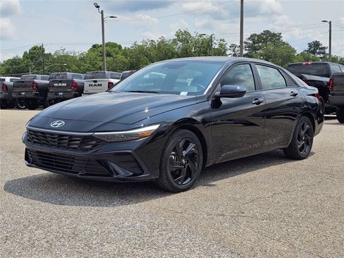 Used 2026 Hyundai Elantra Sport FWD image 2