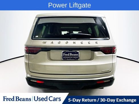Used 2022 Jeep Wagoneer Series III w/ Premium Group I AWD/4WD image 7