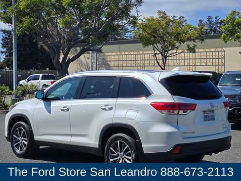 Used 2019 Toyota Highlander XLE AWD/4WD image 3