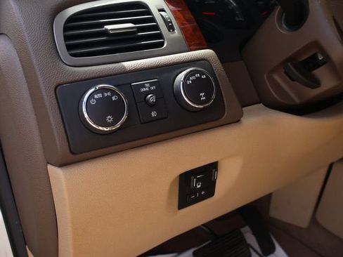 Used 2013 Chevrolet Tahoe LTZ AWD/4WD image 18