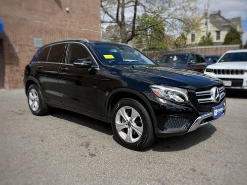Used 2017 Mercedes-Benz GLC 300 4MATIC image 3