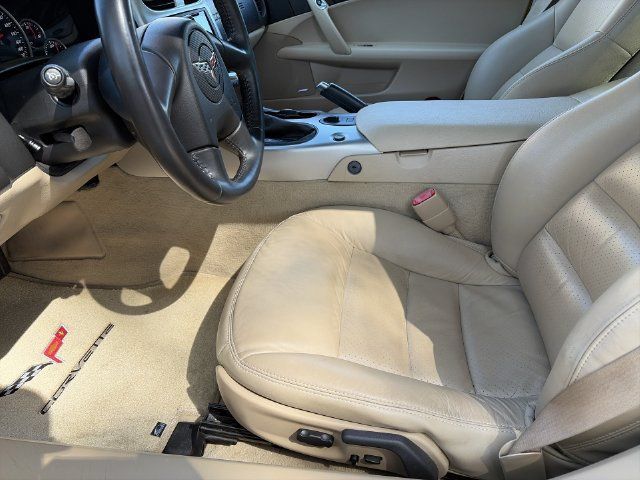 Used 2005 Chevrolet Corvette Coupe w/ Preferred Equipment Group RWD image 17