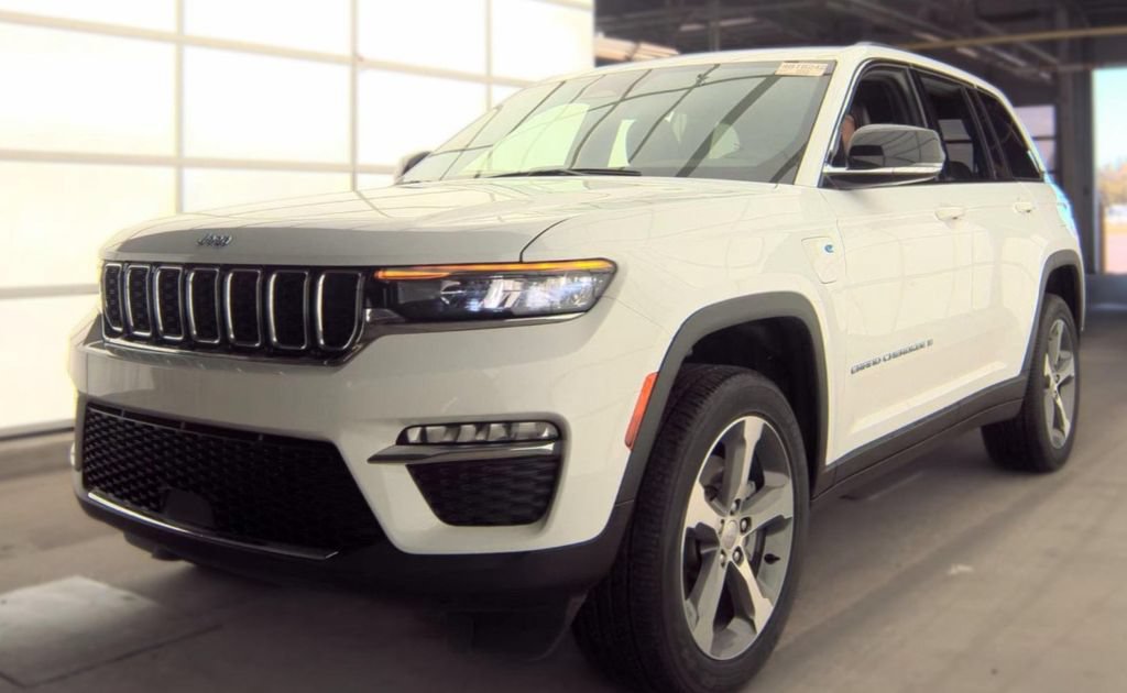Used 2025 Jeep Grand Cherokee Limited 4xe AWD/4WD image 1