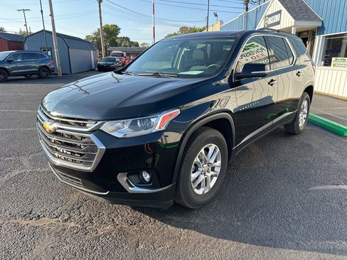 Used 2021 Chevrolet Traverse LT image 3