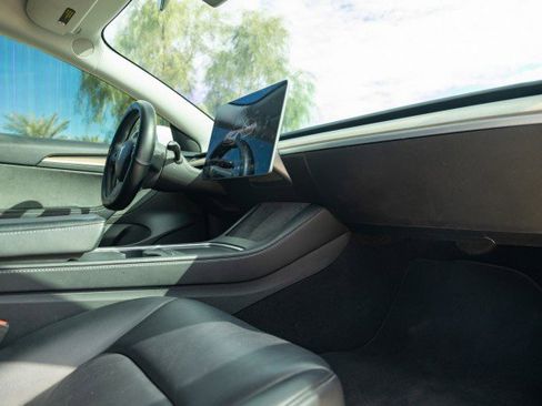 Used 2022 Tesla Model 3 image 19