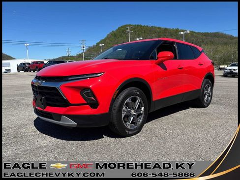 Used 2025 Chevrolet Blazer LT AWD/4WD image 1