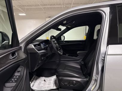 New 2025 Jeep Grand Cherokee Limited w/ Black Appearance Package