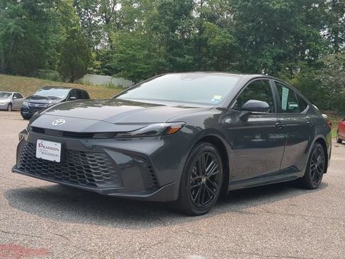 Used 2025 Toyota Camry SE AWD/4WD image 7