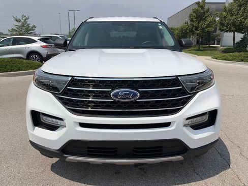 Used 2021 Ford Explorer XLT w/ Equipment Group 202A AWD/4WD image 2