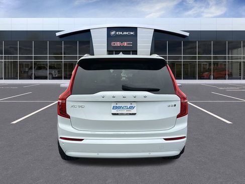Used 2023 Volvo XC90 B5 Core w/ Climate Package image 4