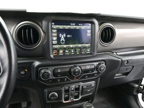 Used 2021 Jeep Gladiator Willys image 19