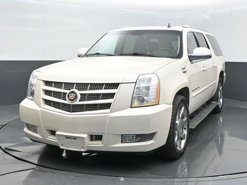 Used 2014 Cadillac Escalade ESV Premium image 7