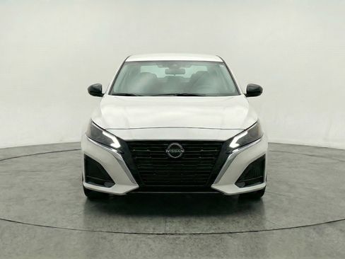 Used 2025 Nissan Altima 2.5 SV image 2
