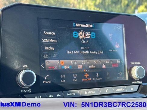 Used 2024 Nissan Pathfinder SV image 31