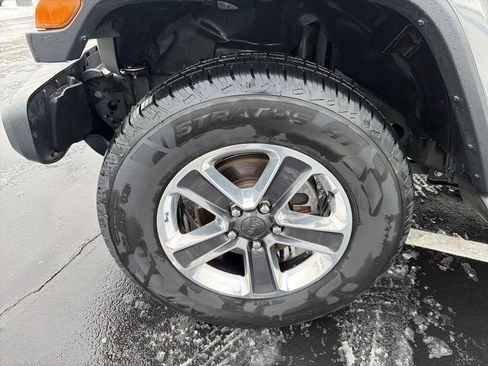 Used 2020 Jeep Wrangler Unlimited Sahara image 10