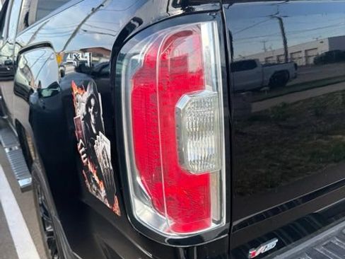 Used 2022 GMC Canyon Elevation w/ Elevation Premium Package AWD/4WD image 2