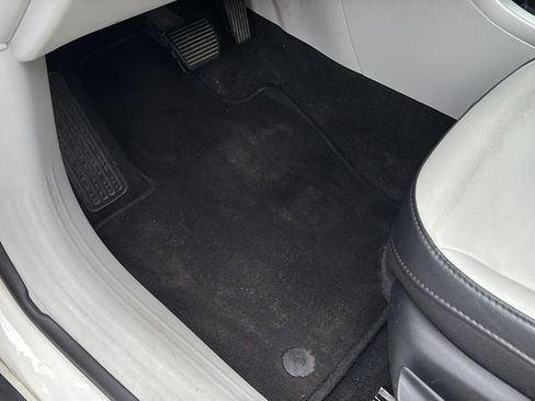 Used 2018 Jeep Compass Latitude FWD image 14