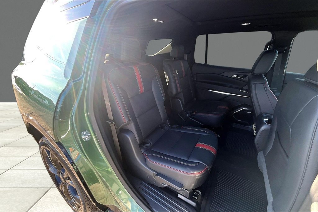 New 2027 Chevrolet Traverse RS w/ LPO, Floor Liner Package FWD image 10