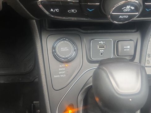 Used 2021 Jeep Cherokee Latitude Lux w/ Comfort/Convenience Group image 20