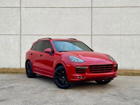 Used 2016 Porsche Cayenne Turbo image 5