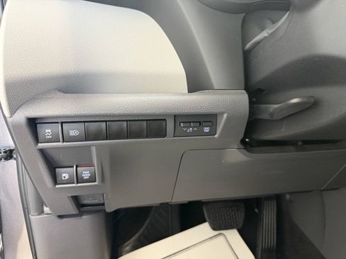 Used 2024 Toyota Sienna XLE AWD/4WD image 20