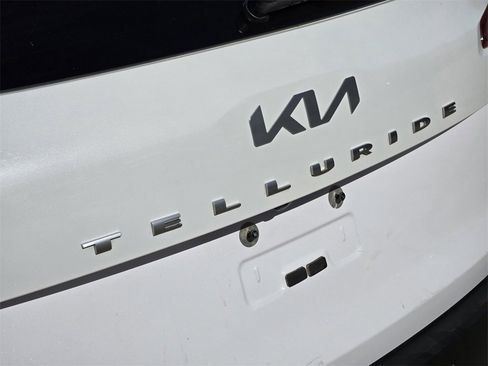 Used 2022 Kia Telluride EX w/ EX Premium Package image 16