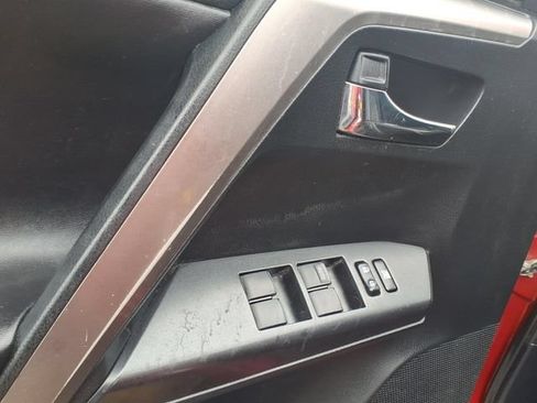 Used 2017 Toyota RAV4 XLE AWD/4WD image 4