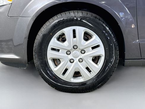 Used 2019 Dodge Grand Caravan SE FWD image 36