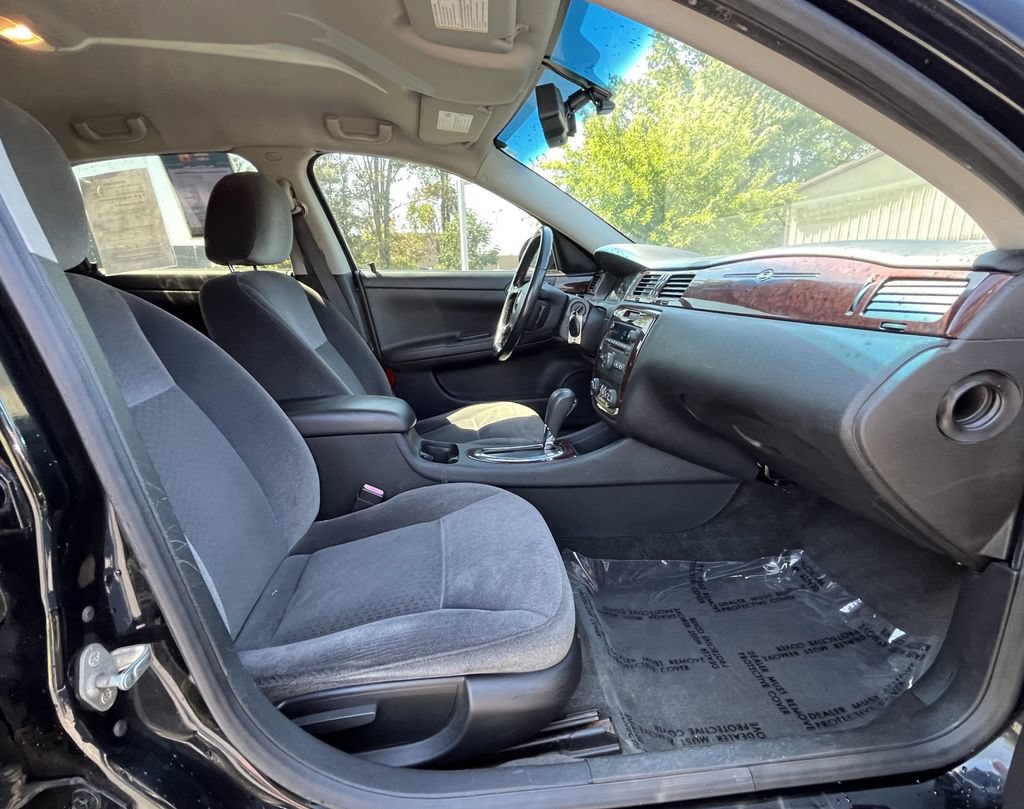 Used 2011 Chevrolet Impala LT FWD image 19