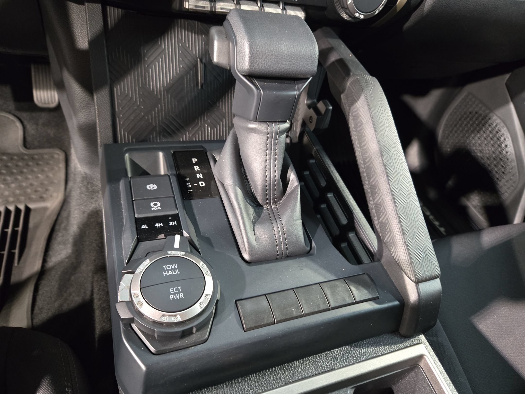 Certified 2025 Toyota Tacoma SR5 AWD/4WD image 32